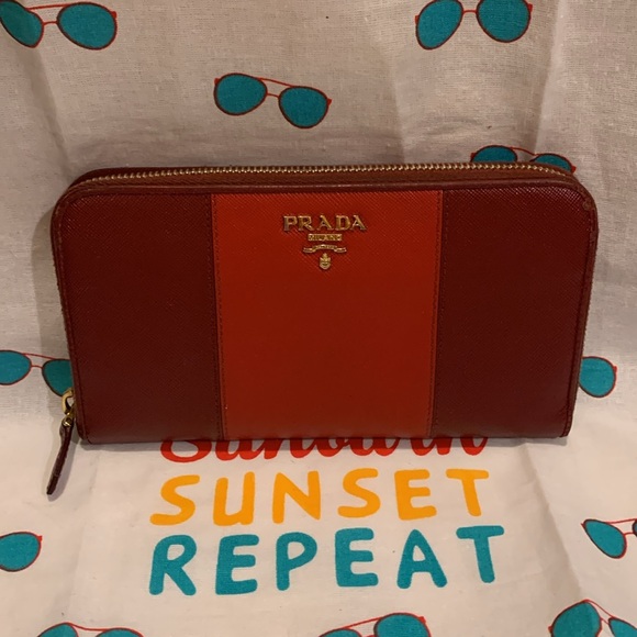 Beautiful Prada wallet two tone reds light sparkles - Picture 3 of 14